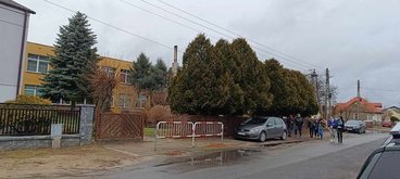 Ewakuacja ośrodka w Gromadzicach, ktoś zadzwonił i powiedział o podłożeniu bomby